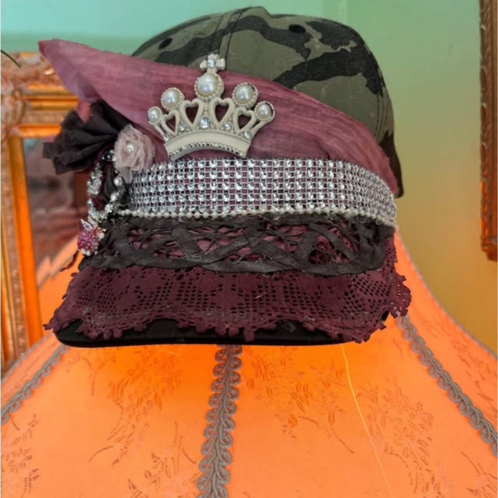Source Unknown Green and Purple Hat with Distinctive Style